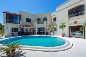Villa Alexandra: Sea Views Pool Jacuzzi Sauna